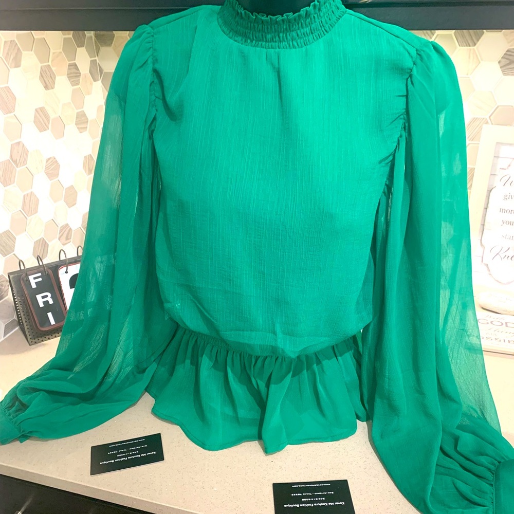 Green Blouse. Cute. Bubble sleeves